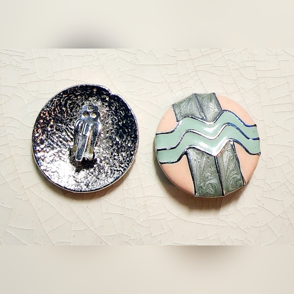 1980s pastel pink green cloisonne zigzag pattern clip on earrings - Picture 5 of 7